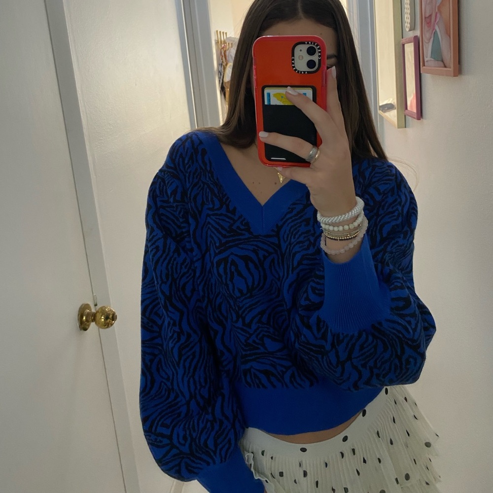 MOON RIVER BLACK AND BLUE SIZE S V-NECK SWEATER